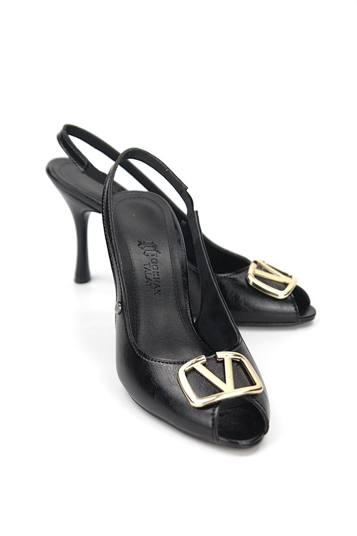 Fiore Ayakkabı Valeria Peep Toe Fındık Burun (8 cm) Altın V Toka Siyah Rugan Kadın Topuklu Ayakkabı