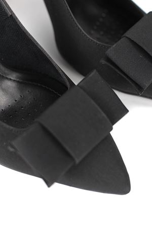 Fiore Ayakkabı Nivelle Esnek Yumuşak Kaymaz Taban (8 cm) Siyah Süet  Açık Lastikli Köşe Fiyonk Kadın Topuklu Ayakkabı