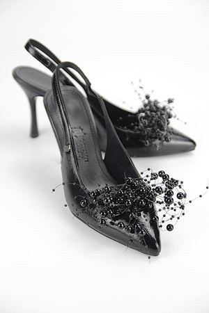 Fiore Ayakkabı Black Beads Esnek Yumuşak Kaymaz Taban (8 cm) Siyah Rugan El Yapımı Boncuk Detaylı Açık Lastikli Kadın Topuklu Ayakkabı
