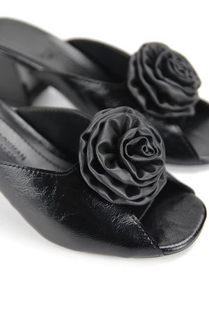 Fiore Ayakkabı Rosette Esnek Yumuşak Kaymaz Taban (4 cm) Siyah Rugan El Yapımı Gül Detaylı Kadın Kalın Topuklu Terlik